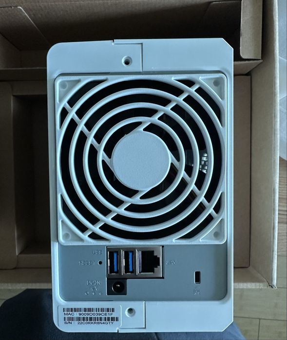 Сетевое хранилище NAS Synology DS220j