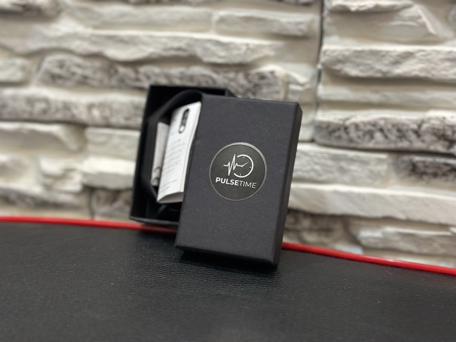 PulseTime: Елегантен Дигитален Часовник – Наличен в Черно и Бяло