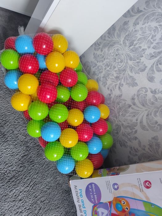 Активен център/гимнастика с топки Playgro и 100 топки