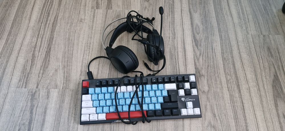 Геймърски компютър + клавиатура и слушалки с . Windows 11 pro