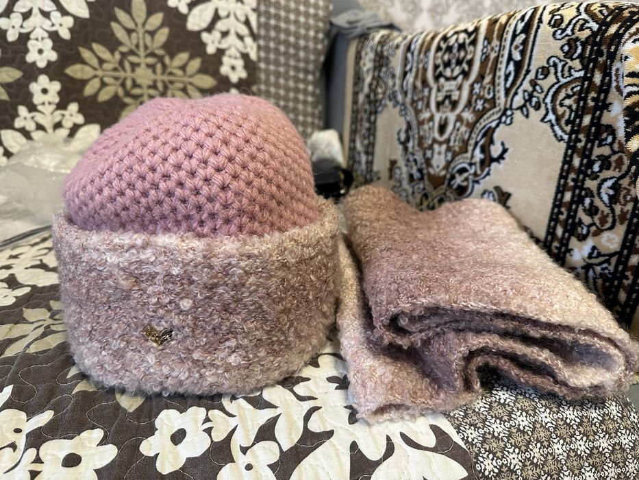 Продам шапку розовую