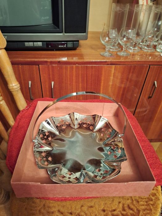 Метални подноси нови и употребявани