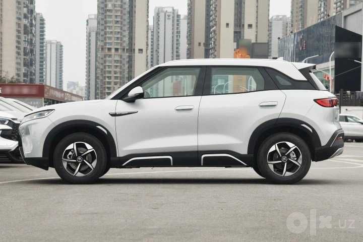 BYD Yuan Up full EV naxt va bolib tolashga