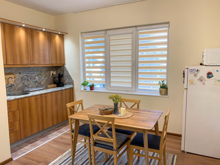 Нова трапезна маса и четири стола