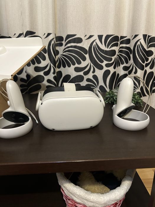 Vand oculus quest 2 cu 30 de jocuri incluse detali in privat
