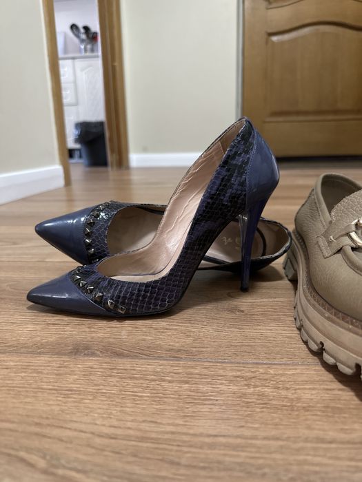 Кожаные лоферы и туфли