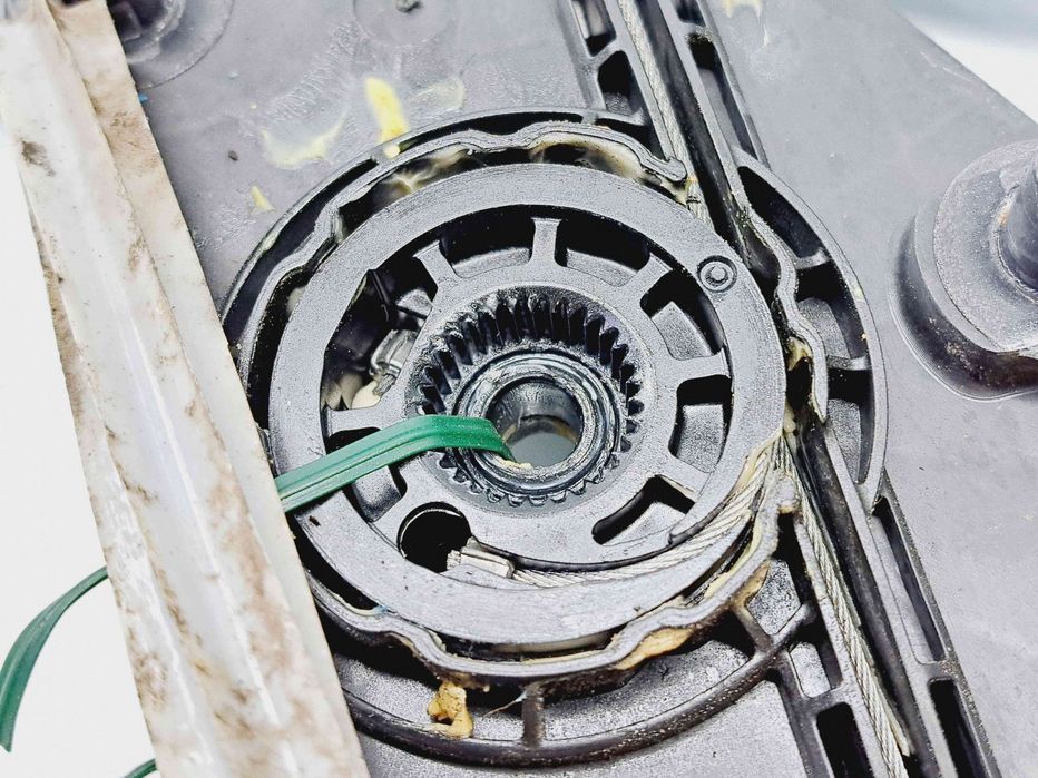 Macara electrica geam dreapta fata Volkswagen Jetta 4 (162,163) [Fabr