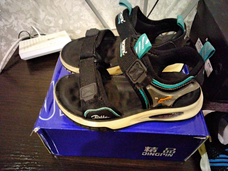 Продам детскую обувь