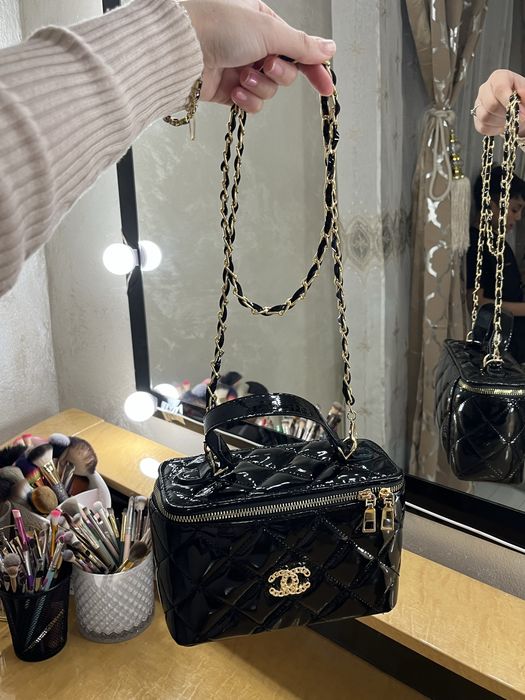 Geanta Chanel , neagra si eleganta