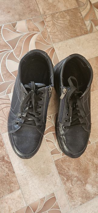 Продам мужские ботинки осень