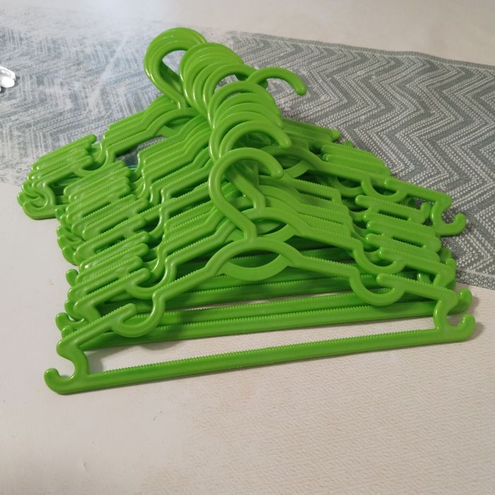 Продам детский вешелка