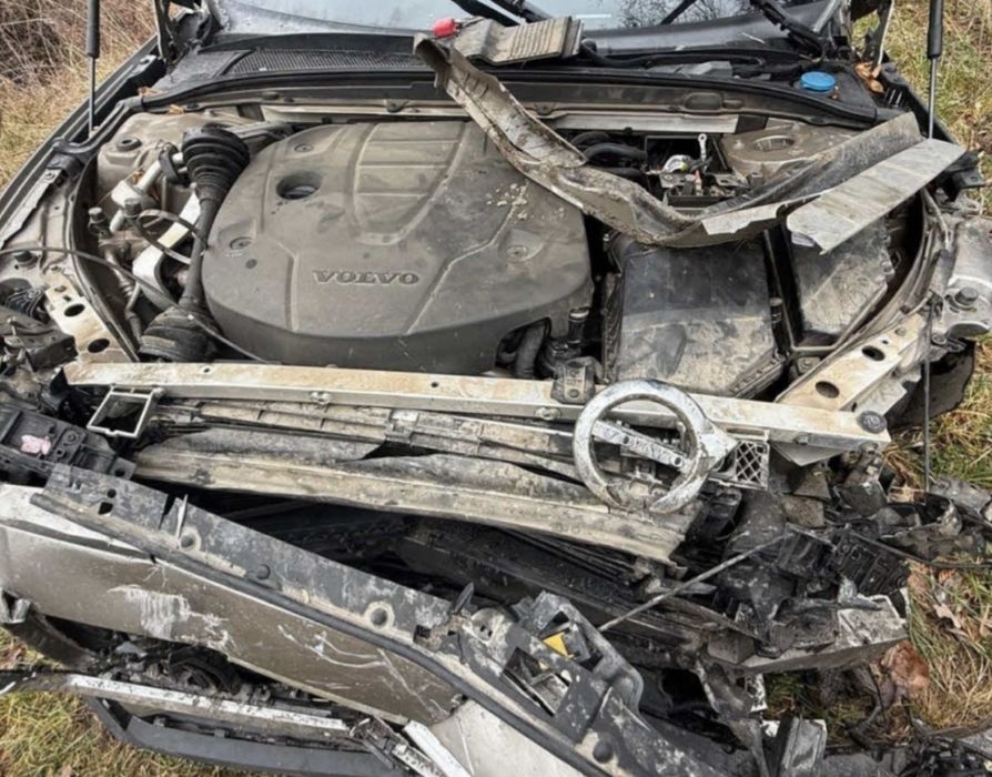 Volvo V60 cross country  2019 20d 4x4 avariat lovit