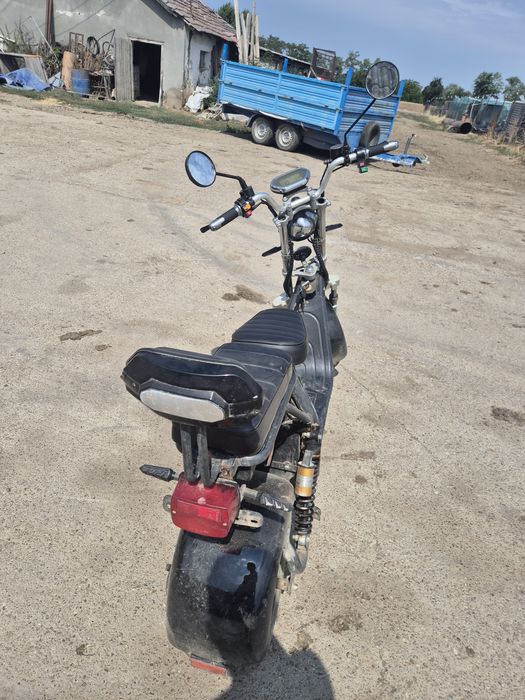 Vand sau schimb scuter electric