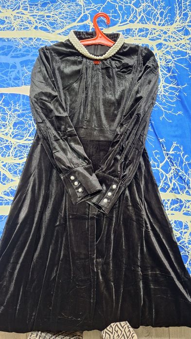 Ayollar ko'ylagi sotiladi oqshom libosi.