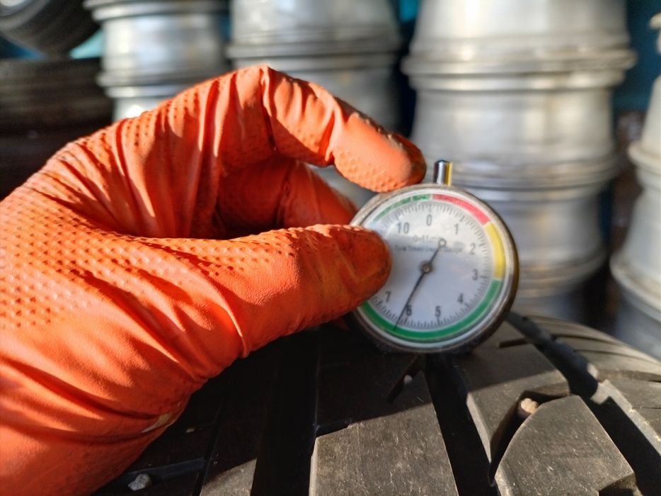 Гуми 195/50/15 2бр Континентал 21г.