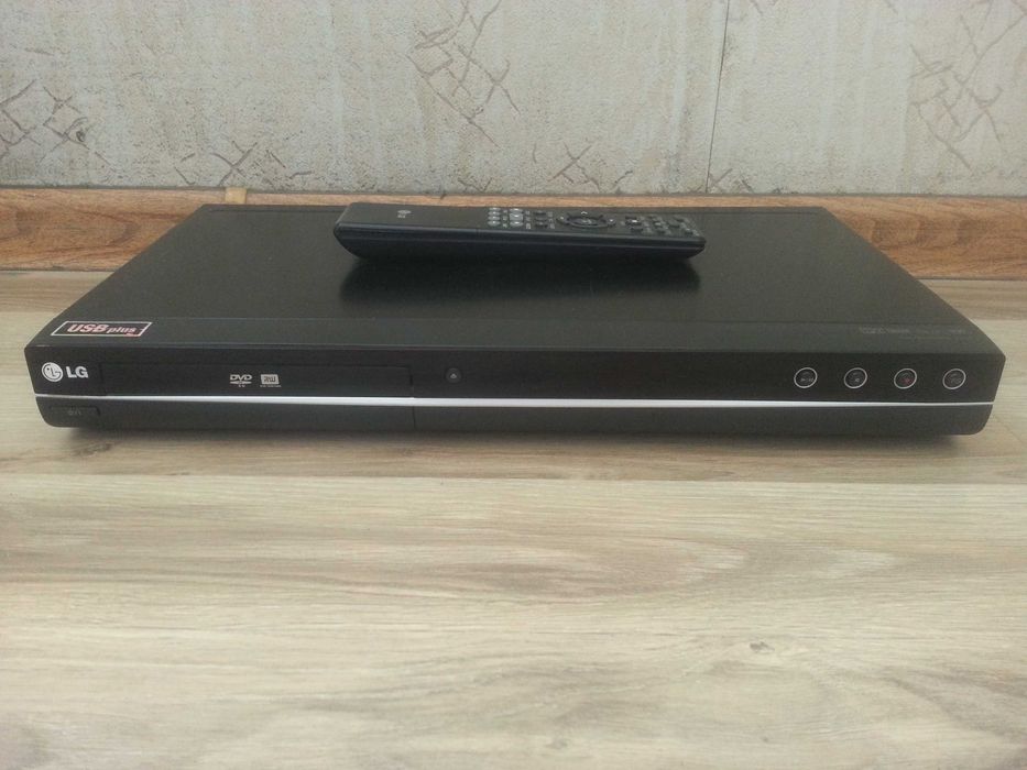 записывающий DVD-RW  LG в отличном рабочем состоянии.