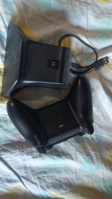 Controller gamepad maneta  Xbox One cu dock incarcare si acumulator