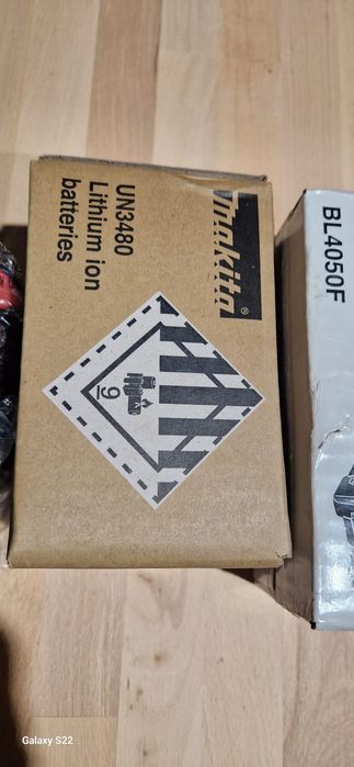 Hilti , Milwaukee,Makita acumulator