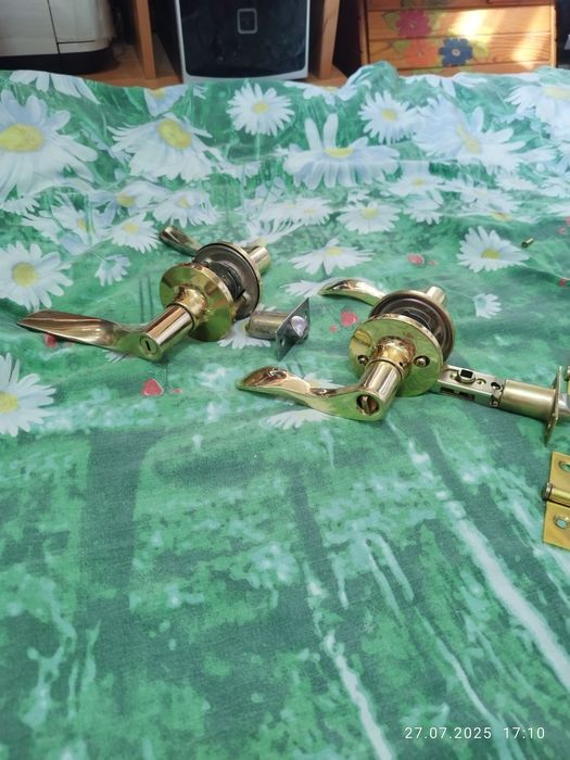 Замок дверной навесы 2 штуки!!!