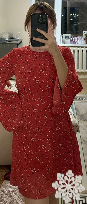 Женское платье..