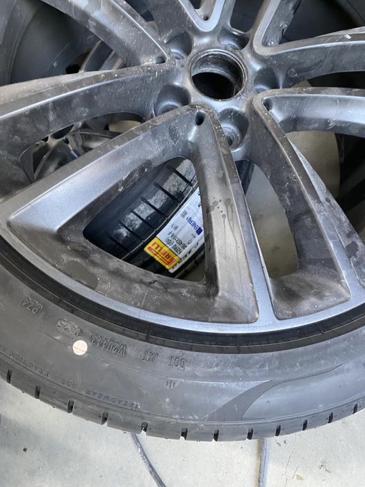 Джанти 19 цола оригинални BMW G30 G11 G12 с чисто нови гуми Pirelli 245/45R/19