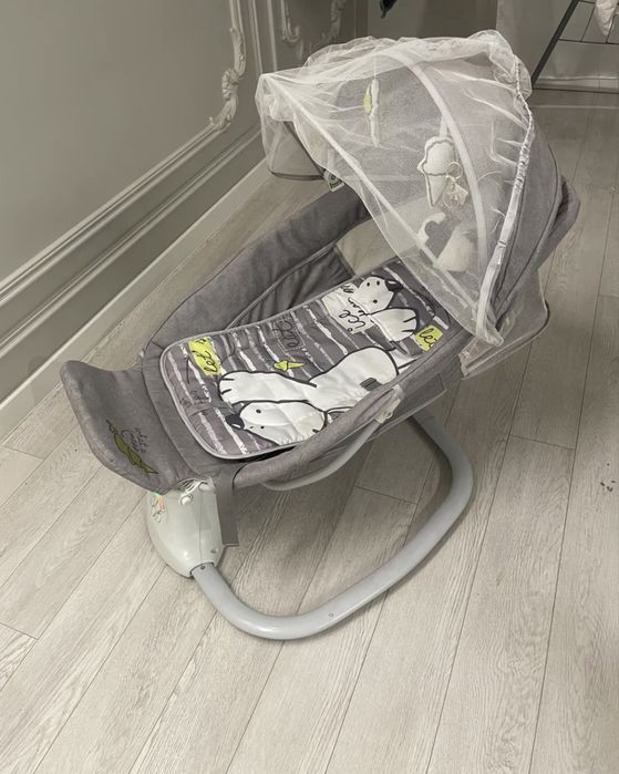 Шезлонг люлька универсальная поет качает укладывает