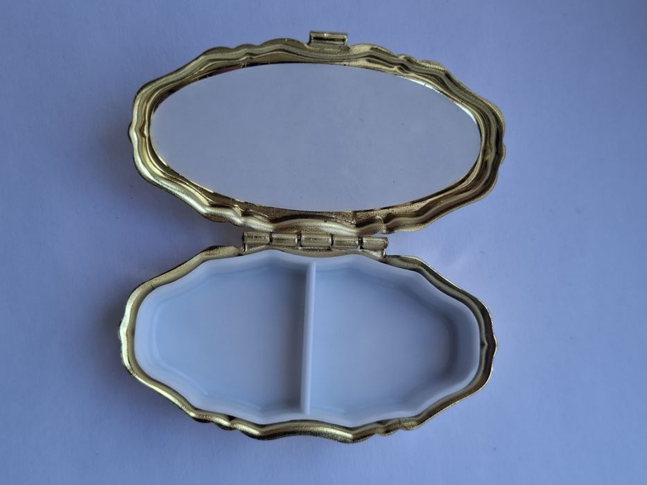 Cutiuță din metal pentru bijuterii,medicamente