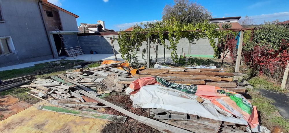 Продавам дървен материал от покрив