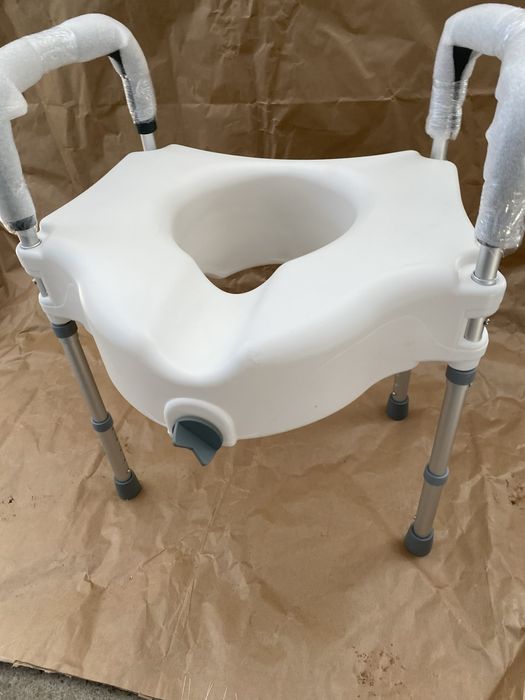 Inaltator toaleta 12cm cu manere si picioare
