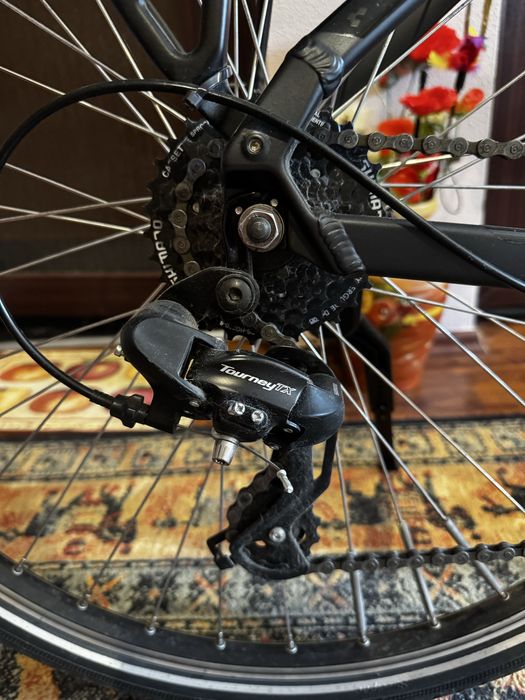 Vând bicicletă Cube Touring