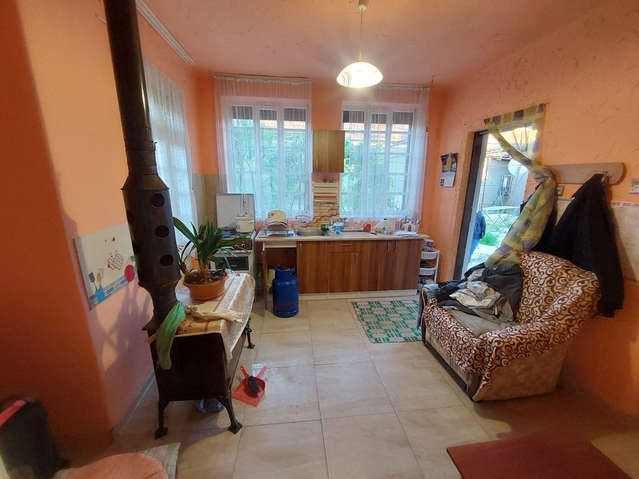Vand casa cu anexe si teren generos in satul Rontau.