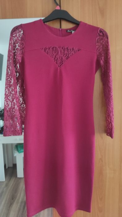 Rochie cu mâneci din dantela