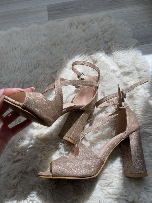 Дамски обувки на  ток