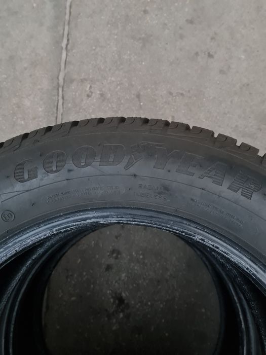 Зимни гуми 2 броя GOODYEAR UltraGrip 215 60 R16 дот 1918