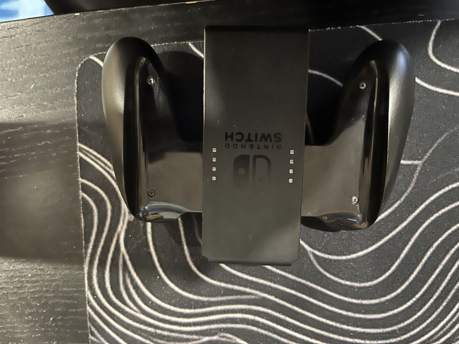 Nintendo switch с 2 игри и 2 SD карти  + подарък Super mario party