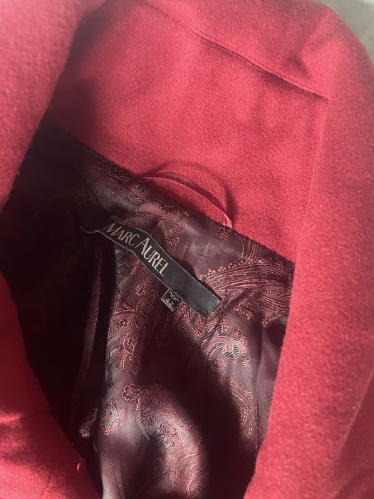 Червено палто, много запазено