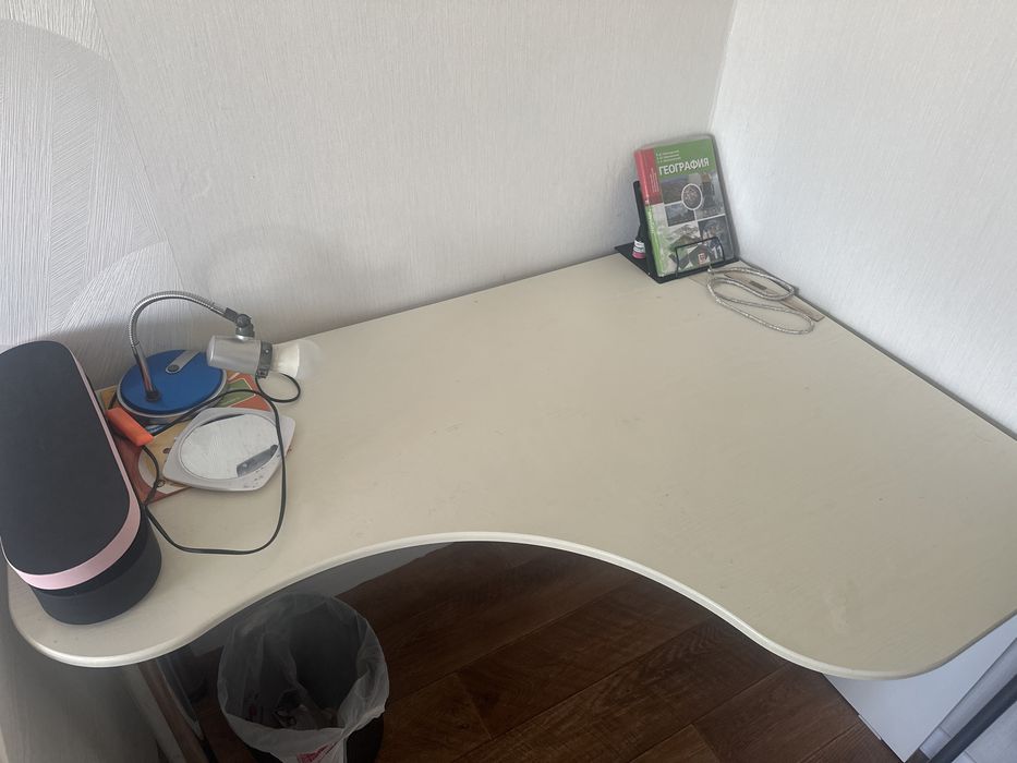 Продам стол угловой