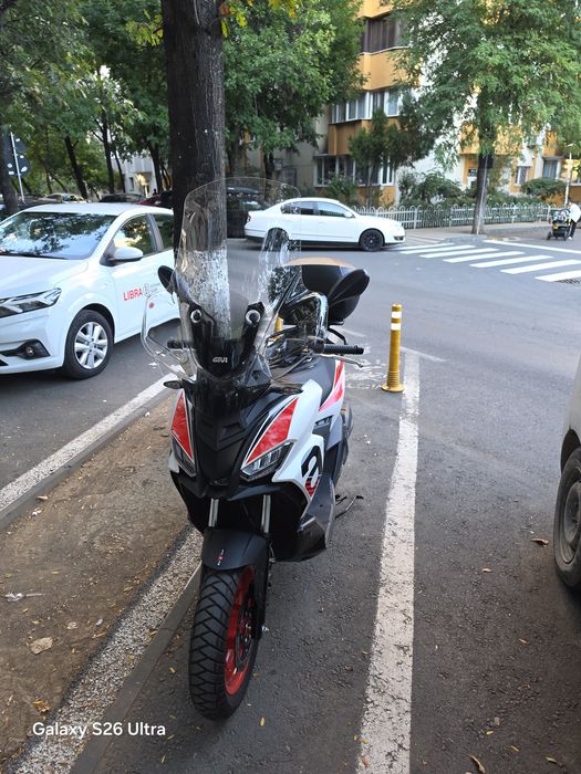 APRILIA SR GT 125 –1100km,garanție,revizia făcută, accesorii