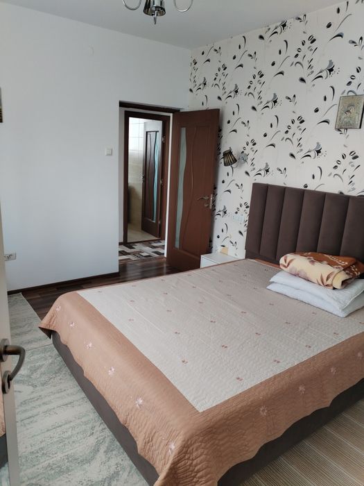 Închiriez apartament cu doua camere în  Comănești