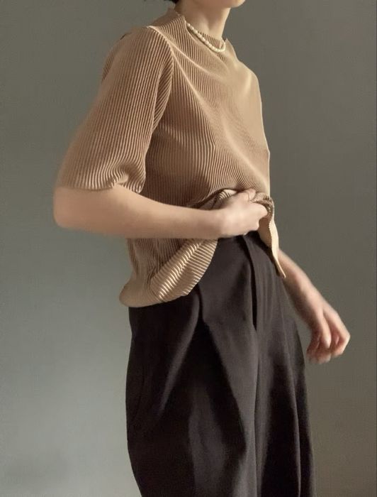 Top caramel plisat S/Xs/M. Nou fără etichetă.