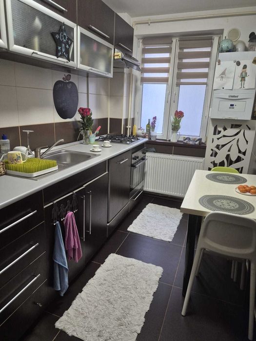 De vanzare -Propietar- Apartament 3 camere- 58 mp utili- etj 2 -complet mobilat si utilat-renovat- zona excelentă
