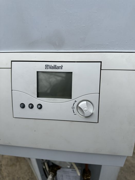 De vinzare boiler termo electric  de 250l+ panou solar