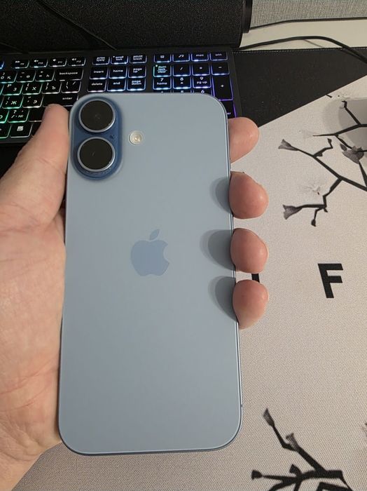Айфон 17 256gb голубой