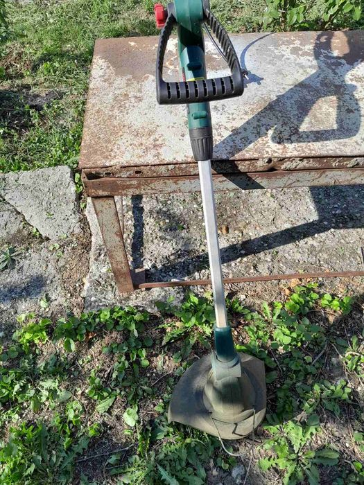 Продавам електрическа косачка и тример общо за 120 лв.