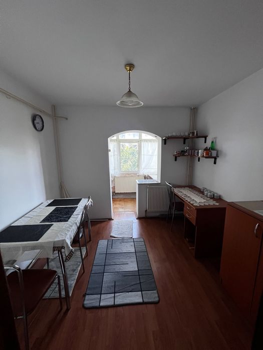 Inchiriez apartament decomandat Brazda