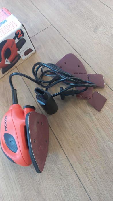 RESIGILAT - Slefuitor cu vibratii Black&Decker BEW230