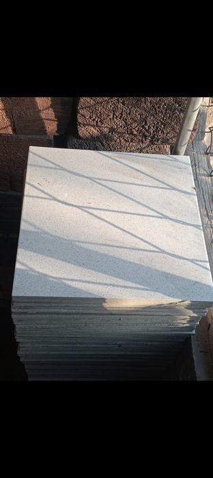 Продам б/у кафель. целый.