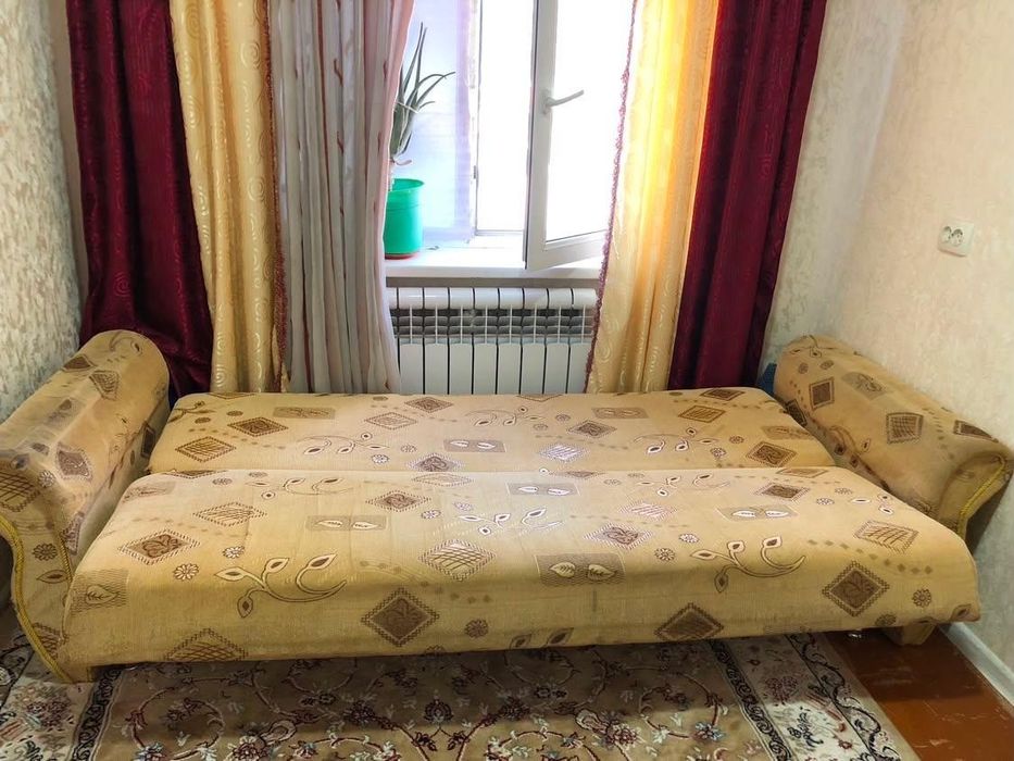 Divan sotiladi yigilib yoyiladigan
