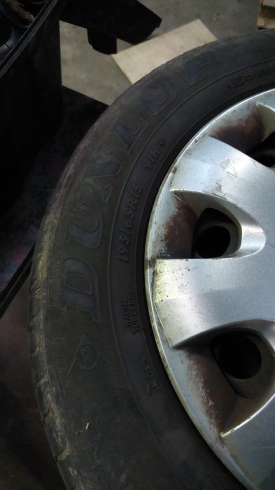 Set 4 roti vara tabla  195/65 R 15 audi vw skoda etc. cu capace originale skoda octavia 2