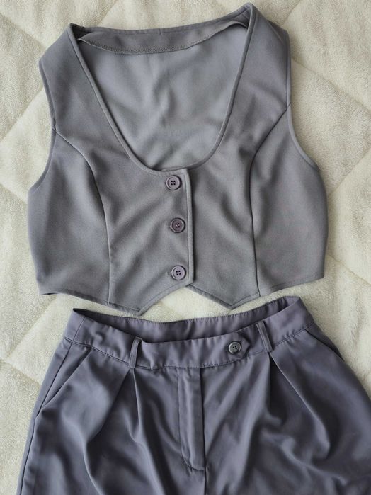Дамски елегантен сив комплект –  панталон с висока талия и късо елече